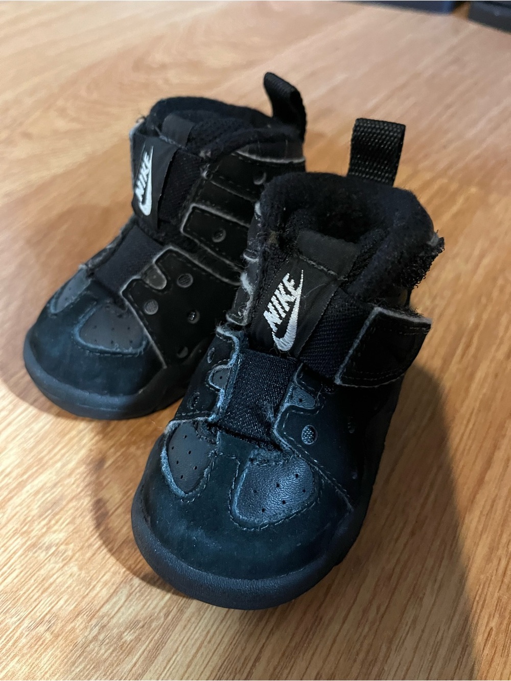 Nike Baby Infant Kids Black Ankle Boots with Hook-and-Loop Straps Size 2